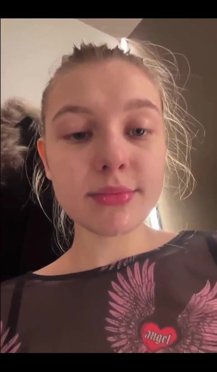 JuiceLussie: Soyunma odasında oral seks