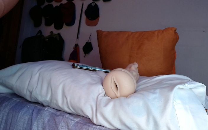 Charrterr: Jag knullar min sexleksak väldigt hårt