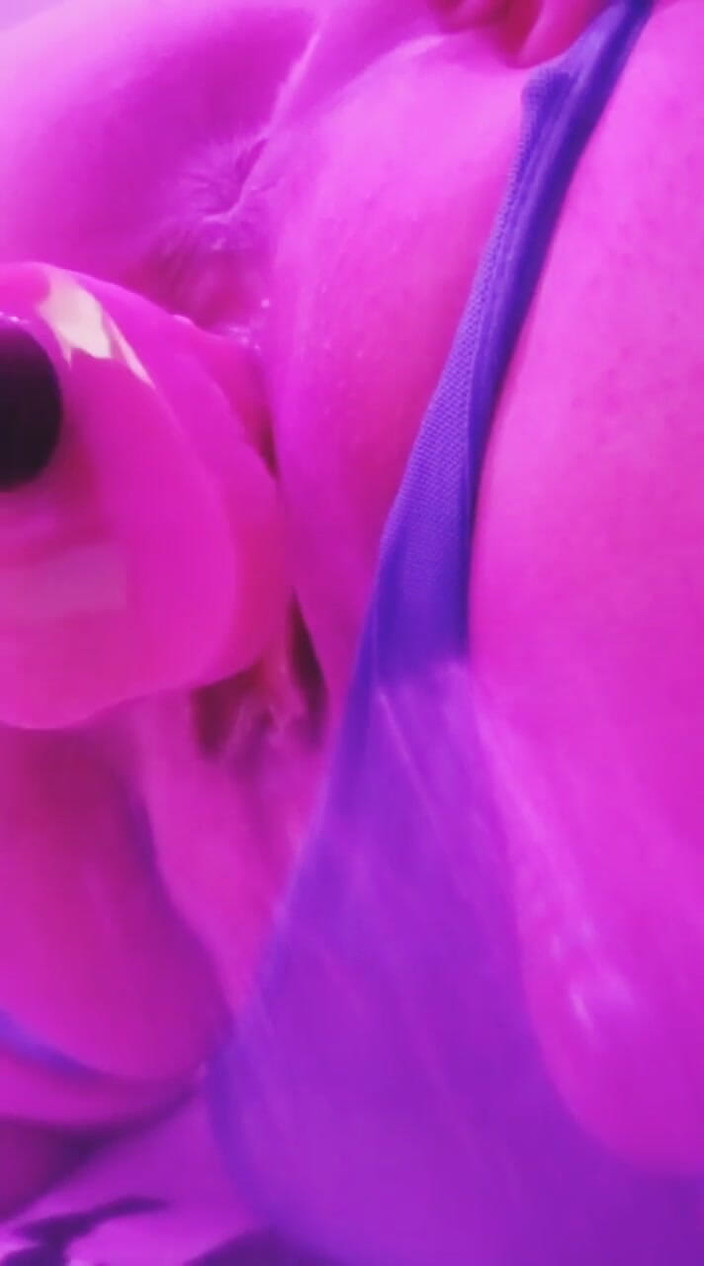 Lynettesub: Coño follado por máquina