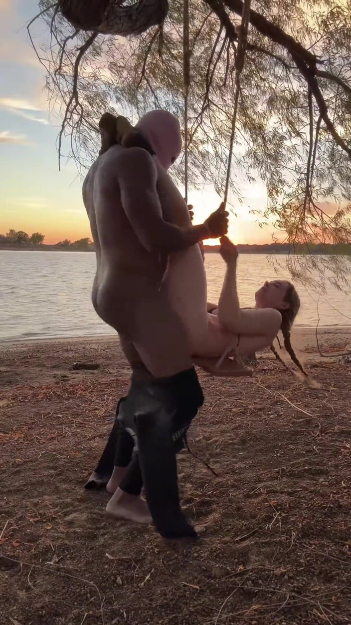 Jackrackemxxx: El pirata se folla a una puta en la isla...