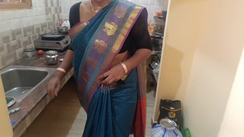 Pushpa studio: Zdradzający romans gospodyni domowej na schodach