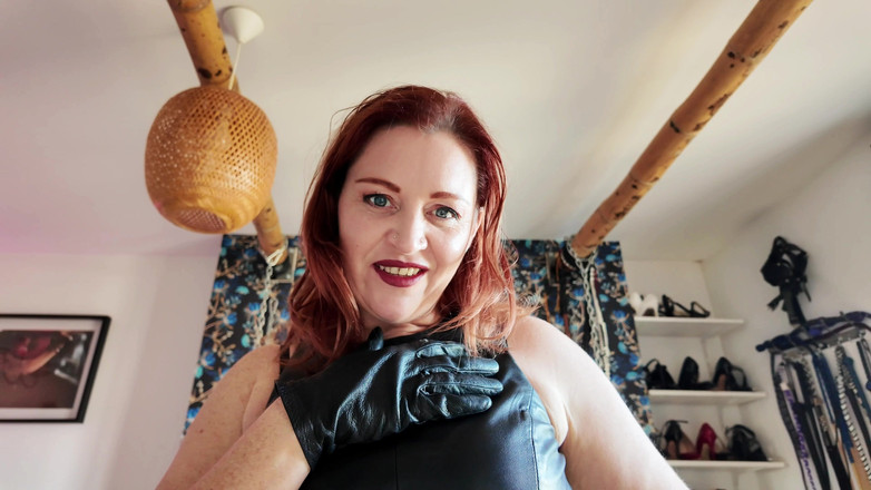 InannaJustice: Leather Glove Tease