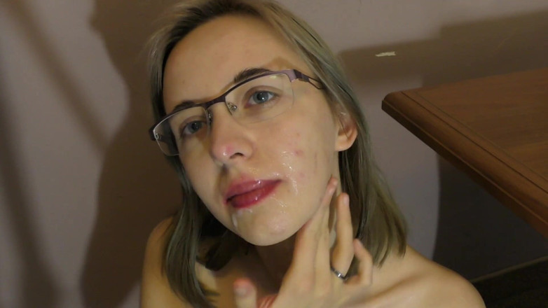 Anna Booty: Gadis kutu buku nyepong kontol pov