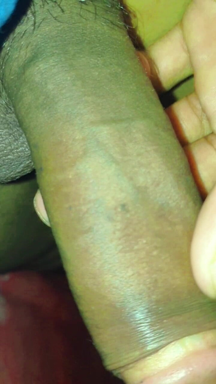 Xujjal: Deshi sexy chlapec si masíruje penis v místnosti a masturbuje