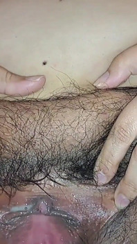 WildEnglishBBW spreading my hairy pussy rubbing my clit cumming