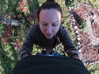 Hera Harding: La moglie traditrice fa un pompino a un giardiniere