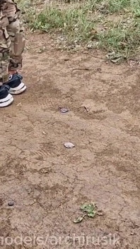 Náhodný muž nalil spoustu spermatu! armádní chlap vyhoněný a vylije na mě sperma