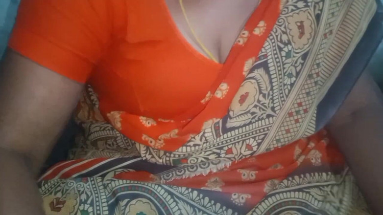 Desi Sathiya: Sexiga Saree Moster Bröst