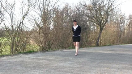 Yvette xtreme: Spring time - Barefoot time