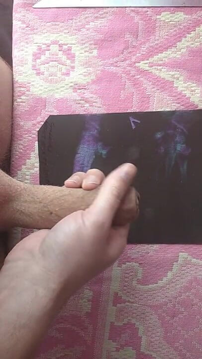 Hot guy solo: Огромный белый член уничтожили и подрочили