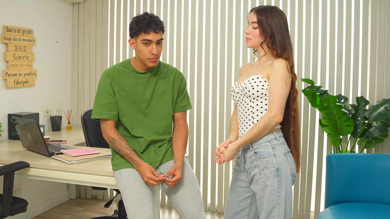 JuanBustosTV: Minyon latin patronum bana ıslak bir sakso çekiyor ve göğüslerine boşalana kadar...