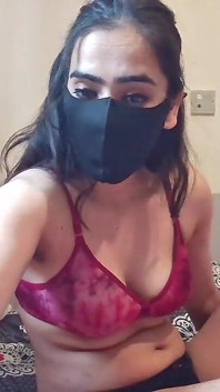 Khỏa thân khiêu vũ âm hộ với cu giả thổi kèn