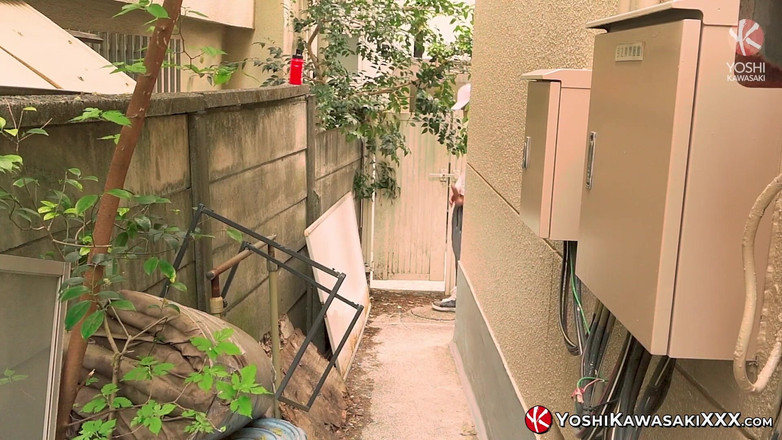 Yoshi Kawasaki XXX: Yoshikawasakixxx - Yoshi Кавасаки показывает захватывающую дрочке на улице