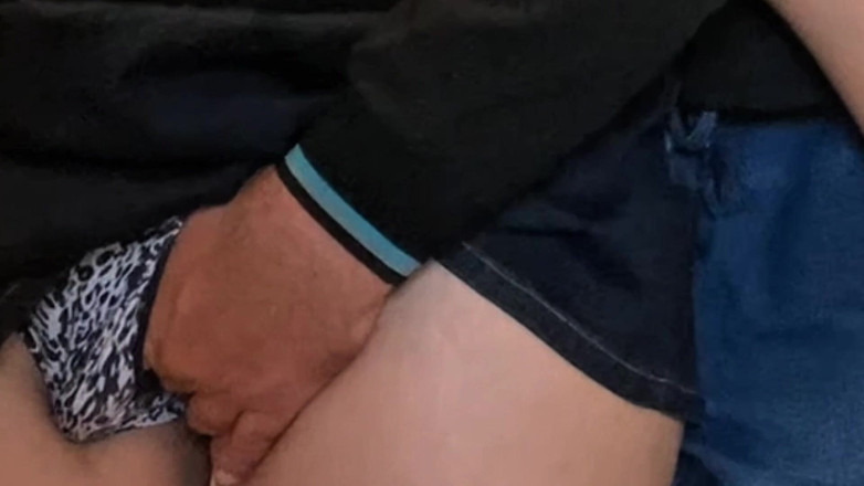 Niki studio: Saya benarkan orang asing menjolok pepek saya di kereta api...