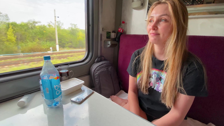 Alina Rai: Pieprzony kolega podróżnik w pociągu ... - Masz męża? Tak! Boże, co...