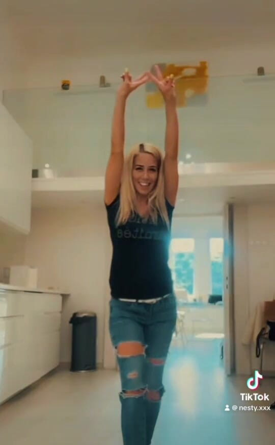 Nesty: Các chàng trai cũng theo dõi tôi trên tiktok