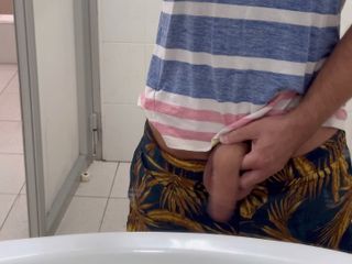 bleshporn: Tim Blesh bắn tinh nhanh trong nhà vệ sinh