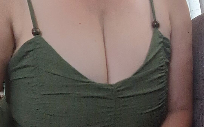 BustyBrendaxx: 義理の息子アダムは継母の助けで長く処女のままではいられない