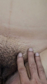 그녀의 팬티를 만지게 하는 의붓아들에게 물어봤어