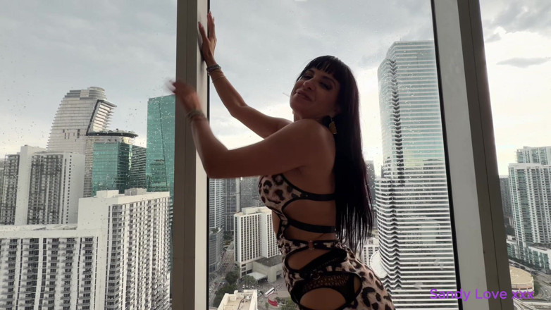 Sandy Love: Dangerous Curves