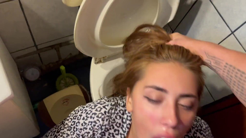 Raxxxbit: OMG jag kissa på henne jag cum på henne I...
