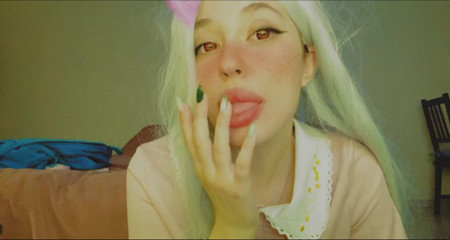 Bambietta Valentain: Sexy anime dívka saje své krásné prsty
