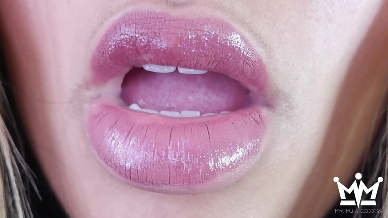 Mya Mula Goddess: Buzele obraznice cer să o trimiți