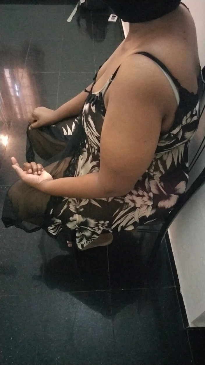 Tamil lesbian: 胖乎乎的新阿姨随意说话