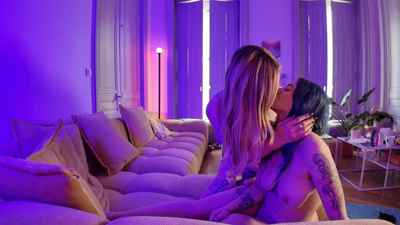 Bellehaze: Pieprzę małą cipkę Khalamite – lesbijka, trans, strapon