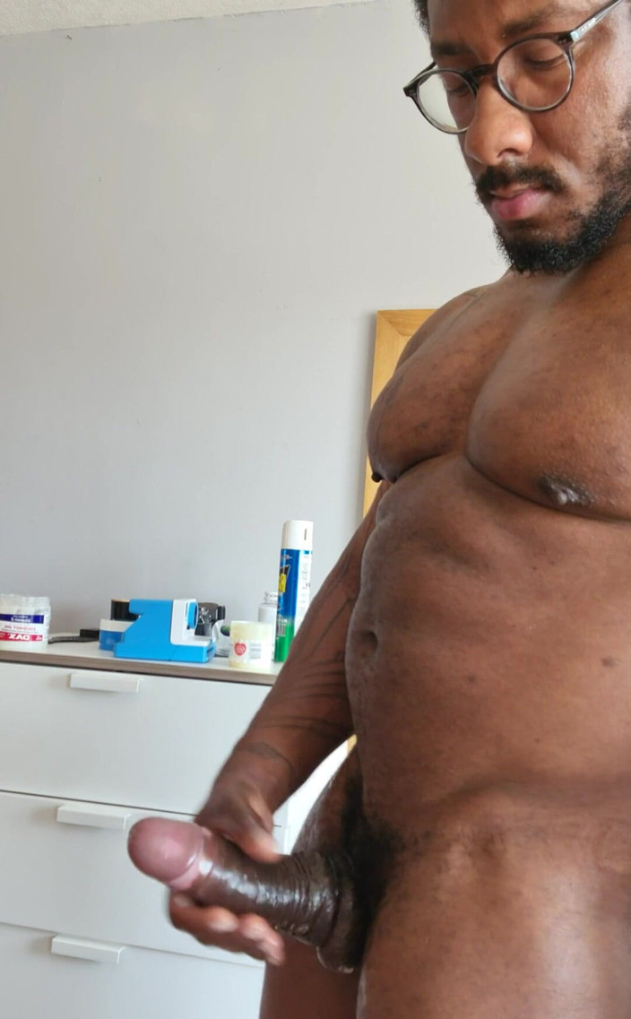 Amadeus: Pula mea s-a simțit atât de groasă și tare astăzi.