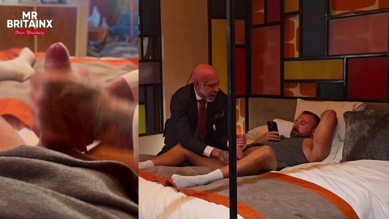 Mr Britain X: Betrapt op masturberen door het hotelpersoneel