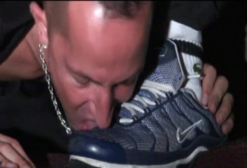 Crunch French bareback porn: Sextape se 2 ošukaným chlapem šukají v diskrétně suterénu