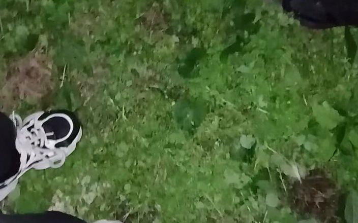 Lesbian-illusion: Ми займаємося ризикованим сексом у лісі