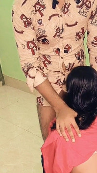 Minha meia-irmã e eu tivemos sexo porque nossos pais não estavam em casa.