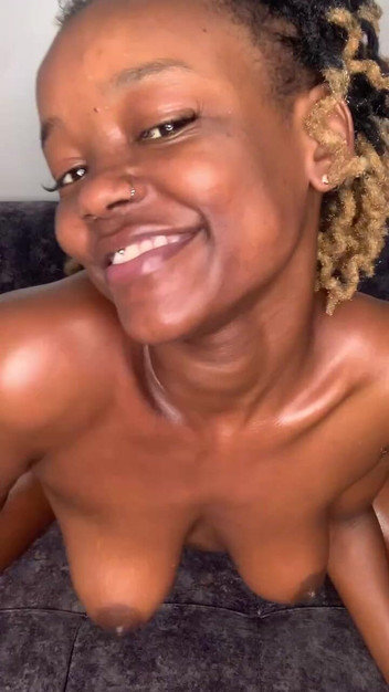 SEXXY-DAISY: Aku lagi asik pamer lubang pantat sempit cewek kulit hitam...