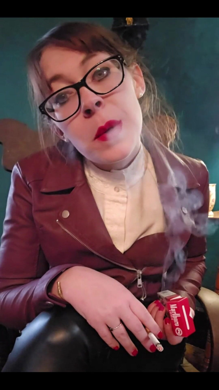 MistressThrope: Hút thuốc da