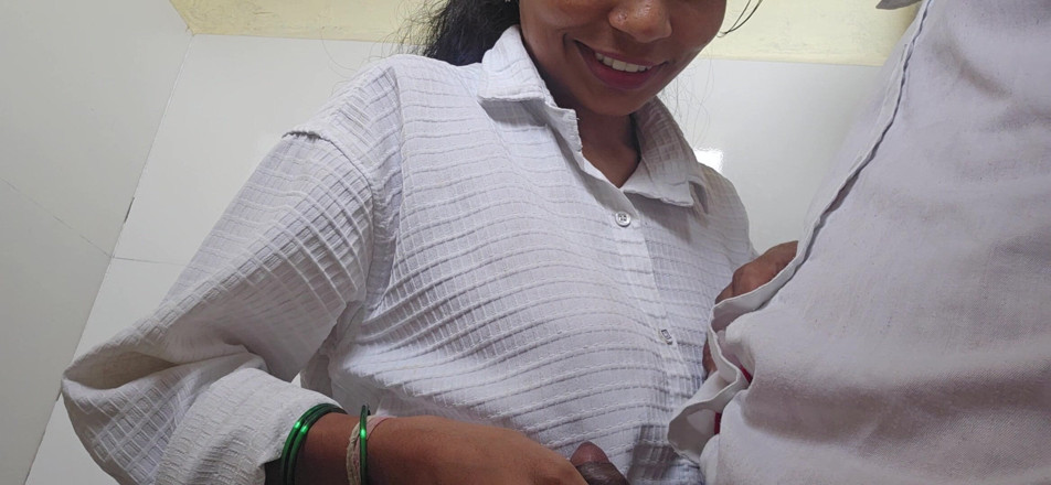 Kavend91: Ho incontrato la mia studentessa da sola in bagno, abbiamo...