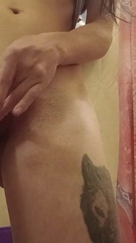 Cerraba la puerta del baño para que nadie supiera que era lesbiana