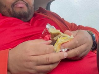 Blk hole: Śniadanie w małym samochodzie