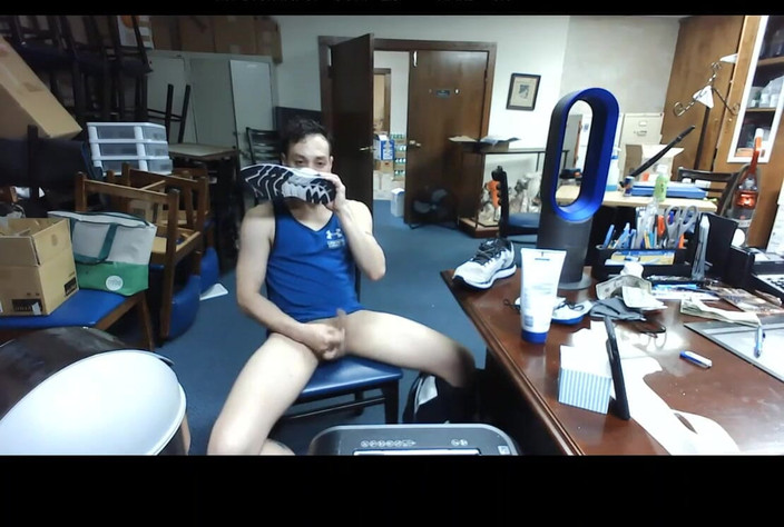 KoreanItalian: Austin měřil jeho ptáka a čichal jeho vlastní zpocené páchnoucí nohy