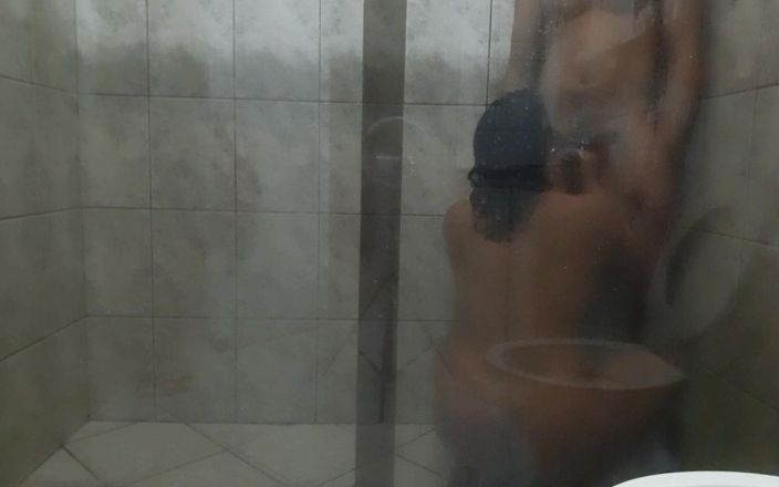 Crazy desire: Parte 1: sesso in bagno con una coppia - Culo grosso e...