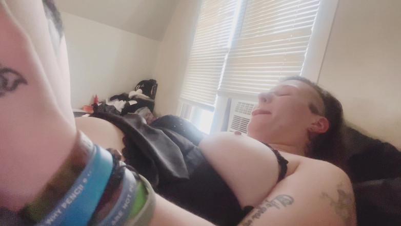 Thekookiejar: 彼女は激しくイくまで膣を食べさせられた