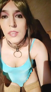 Crossdrrsser gesicht mit sperma