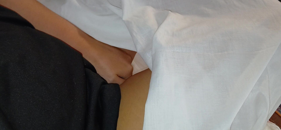 Lesbian-candys: Mi novia y yo nos masturbamos imprudentemente bajo las coberturas...