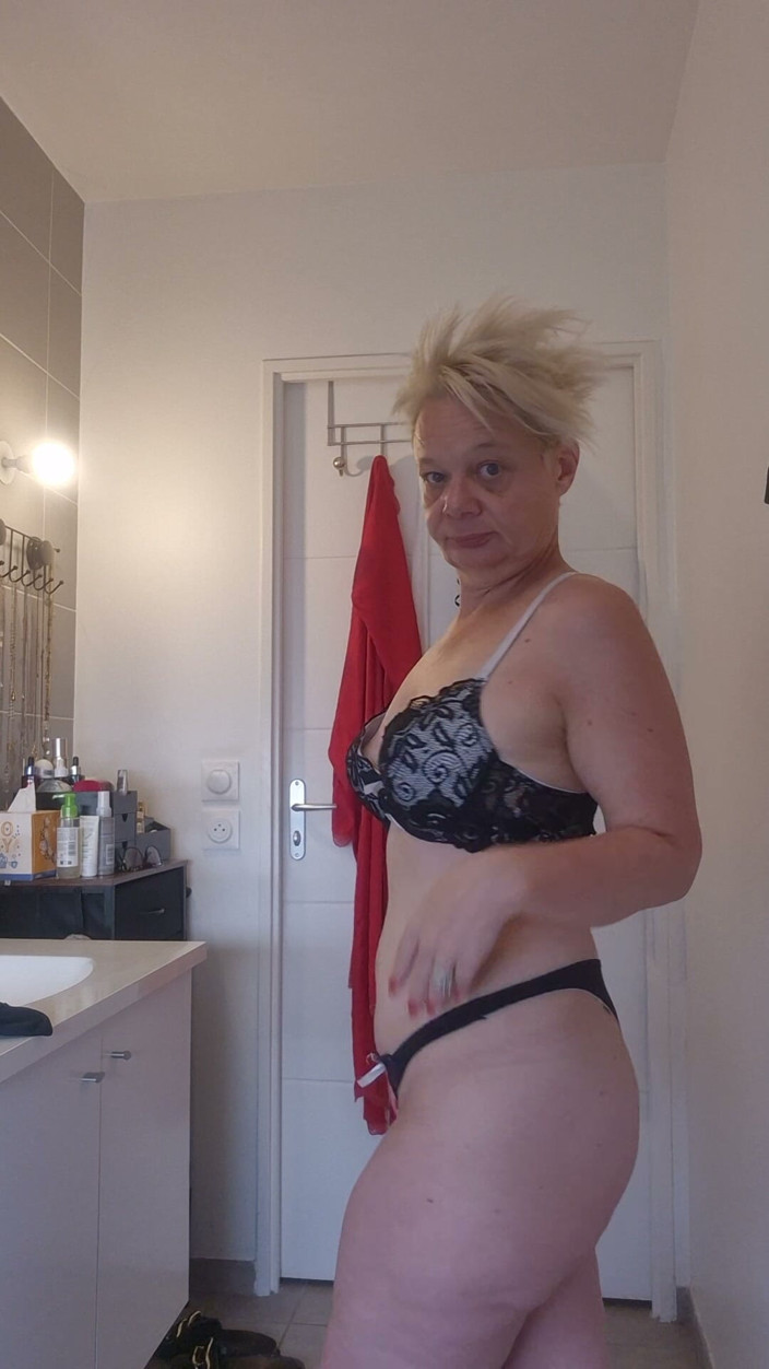 Sofy13: Ma Tenue Du Jour... Ça Ne Te Dirait Pas De Venir Écarter...