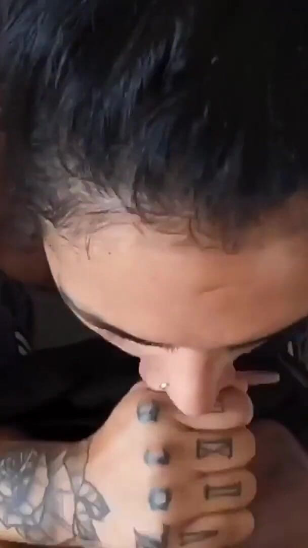 TYRARIDE: MILF bertatu curang memberikan blowjob selamba tukang paip