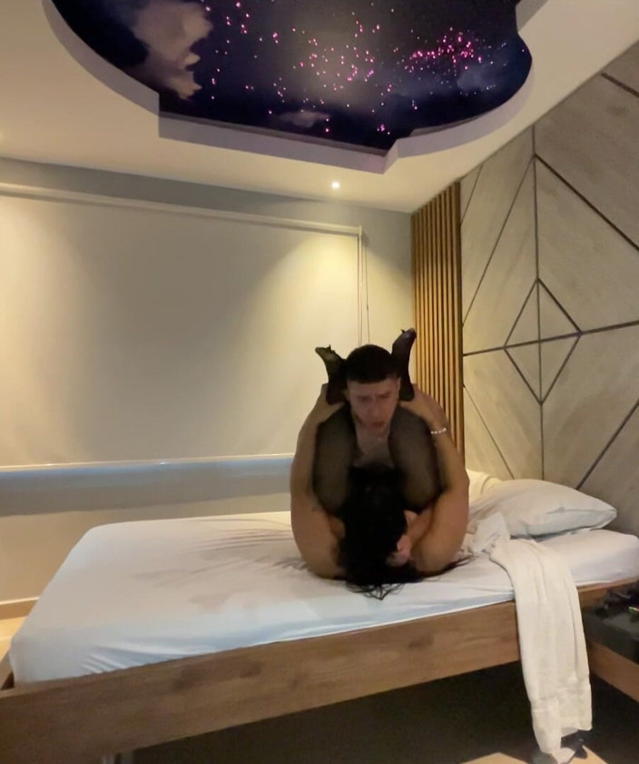 Monozion: 자작 편집 없이 스쿼트를 통해 진짜 슈퍼 오르가즘을 경험할 수 있습니다