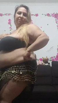 İri güzel kadın göbek dansı