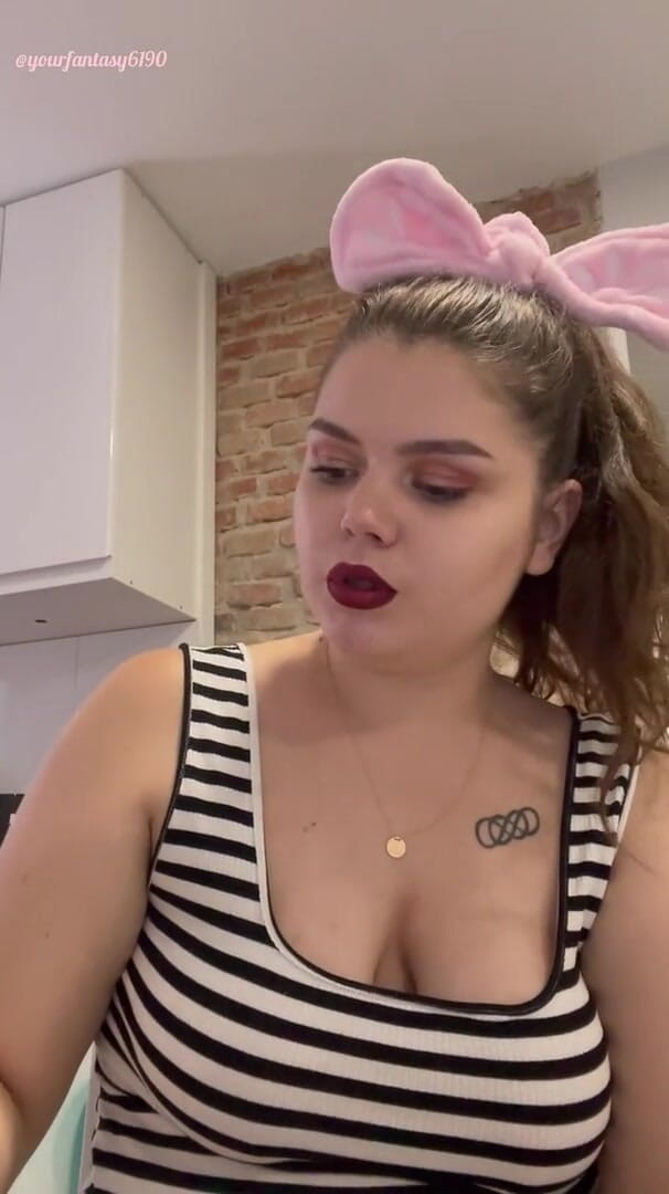 Your fantasy studio: Merokok dengan lipstik merah