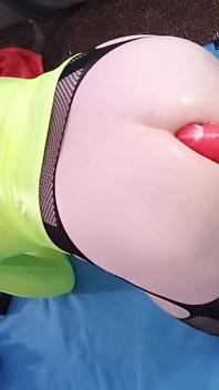 Úžasná anální masturbace s robertkem na šukacím stroji s milf lisou
